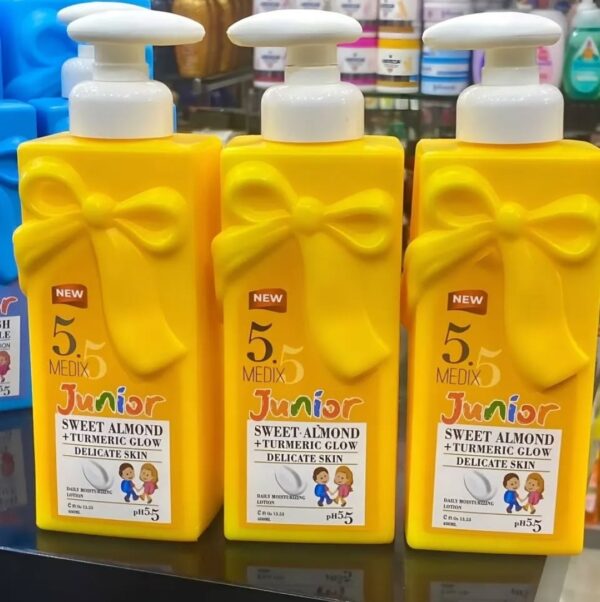 MEDIX 5.5 JUNIOR BODY LOTION 400ml - Image 2