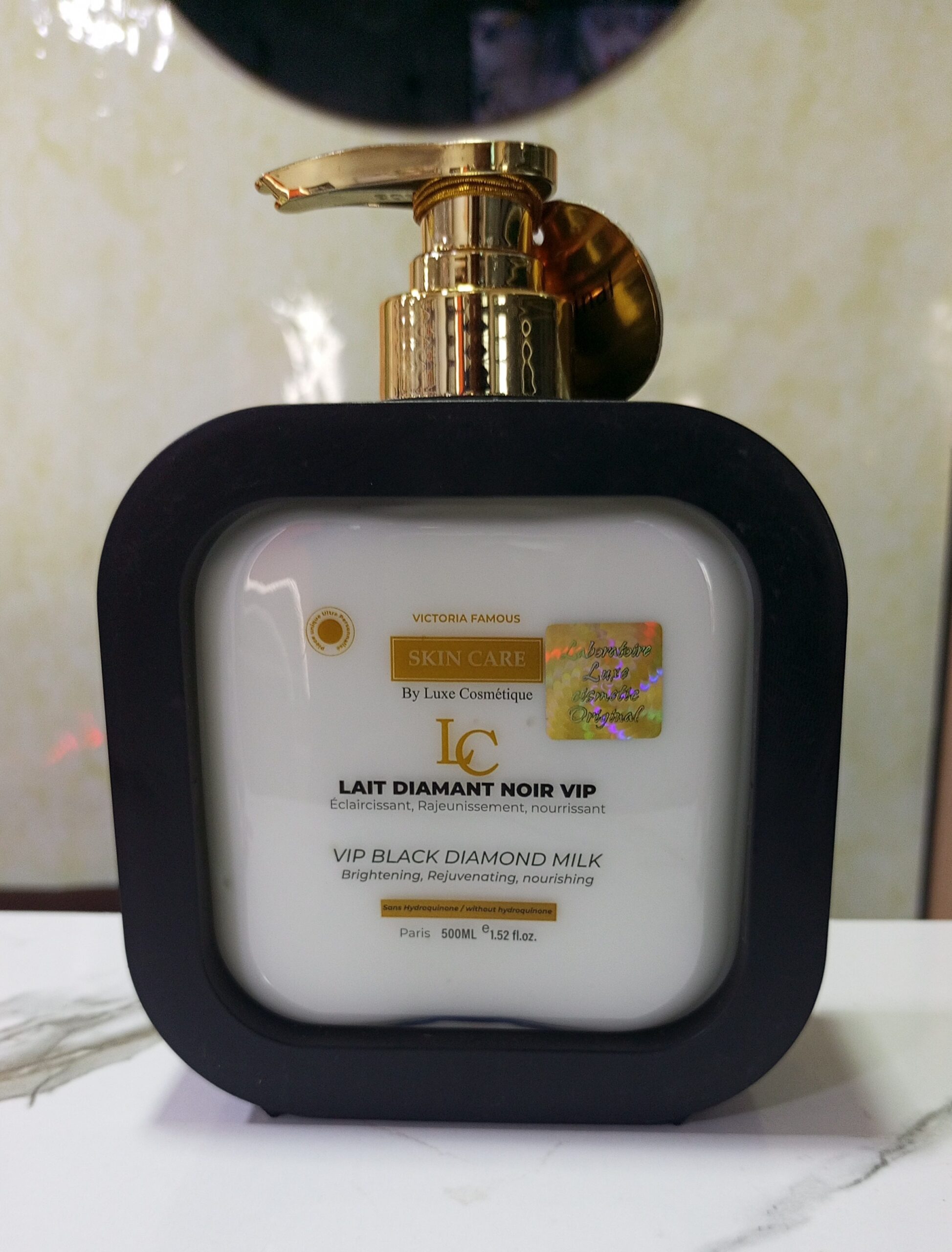 VICTORIA FAMOUS LAIT DIAMANT NOIR VIP LOTION 500ml