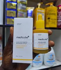 MEDICUBE KOJIC ACID TURMERIC NIACINAMIDE SERUM 30ml
